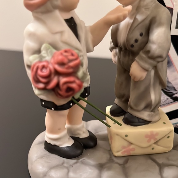 Kim Anderson’s Pretty as a Picture figurine. Porcelain figurine NIB - Picture 6 of 10